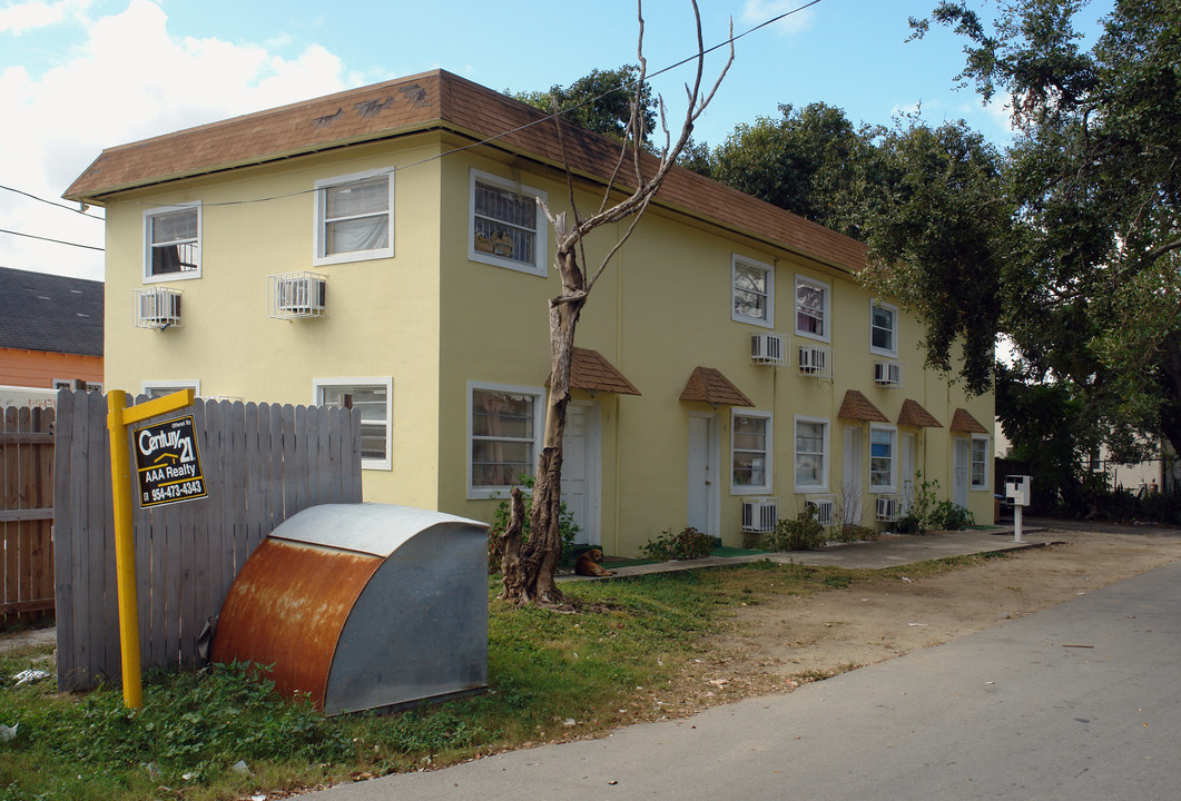 360 NE 77th St in Miami, FL - Foto de edificio