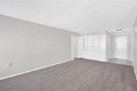 355 N Post Oak Ln in Houston, TX - Building Photo - Building Photo