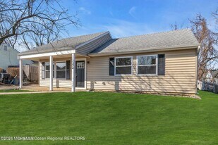 152 Windward Dr in Barnegat Township, NJ - Building Photo