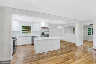 1117 Westbriar Ct NE in Vienna, VA - Building Photo - Building Photo