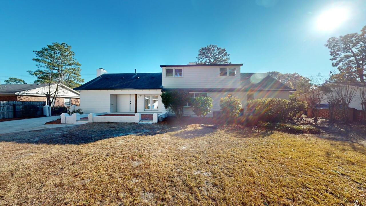 2518 Dartmouth Dr in Fayetteville, NC - Foto de edificio