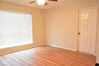 23615 Tree House Ln in Spring, TX - Foto de edificio - Building Photo