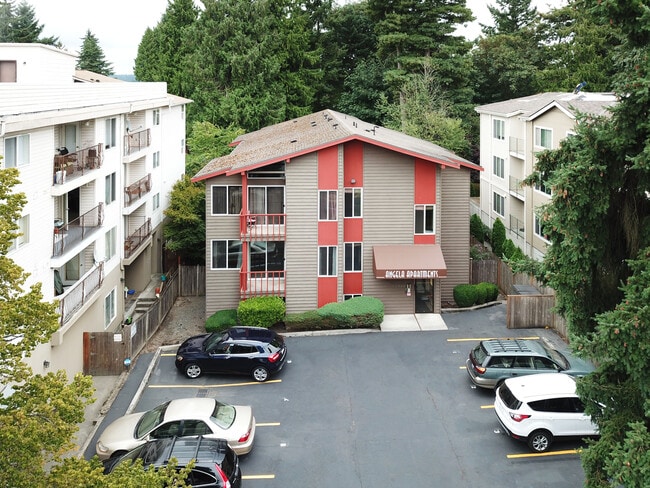 12044 15th Ave NE, Unit 102