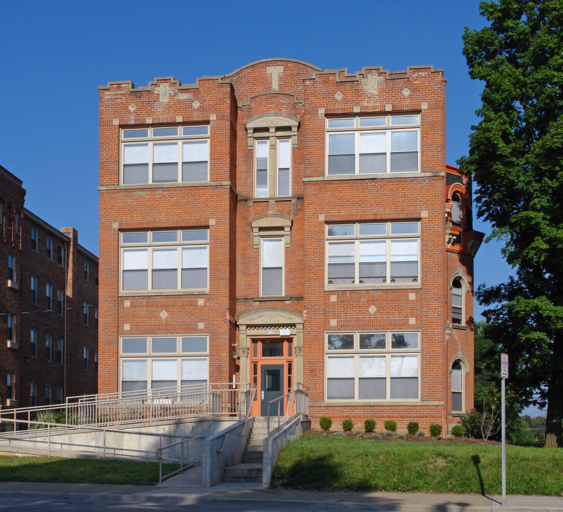 2663 Gilbert Ave in Cincinnati, OH - Building Photo