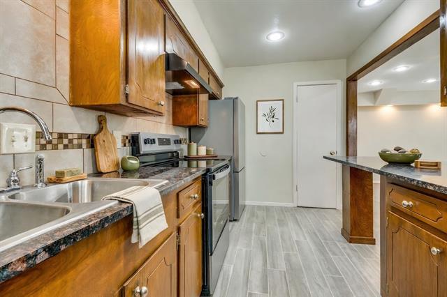 110 Crandall Rd in Irving, TX - Building Photo - Building Photo