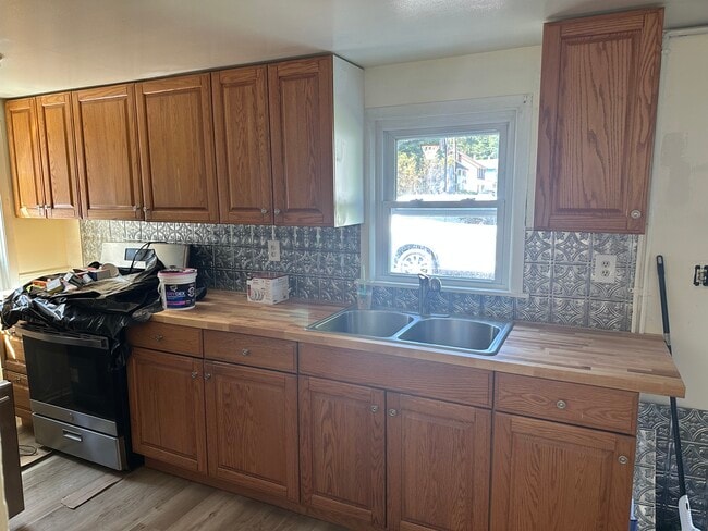19 W Market St, Unit Apt. 1