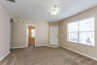 7455 Oxford Garden Cir in Apollo Beach, FL - Building Photo - Building Photo