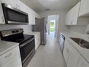 7200 Charleston St in Hollywood, FL - Building Photo - Building Photo