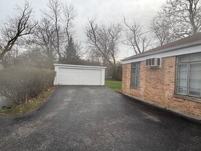2223 Hawthorne Rd in Homewood, IL - Building Photo - Building Photo