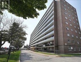3533 Derry Rd E in Mississauga, ON - Building Photo - Building Photo