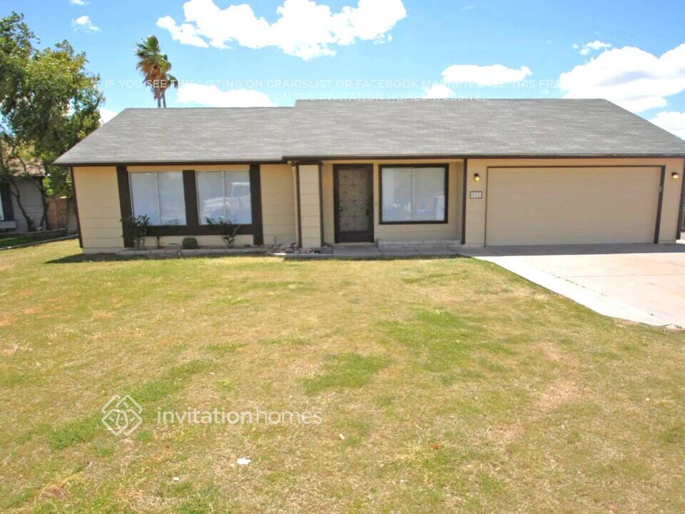 811 E Hillview Cir in Mesa, AZ - Building Photo