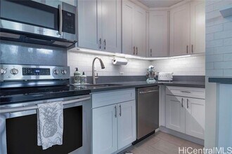 3103 Pualei Cir in Honolulu, HI - Building Photo - Building Photo