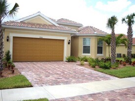 19365 Rizzuto St in Venice, FL - Building Photo