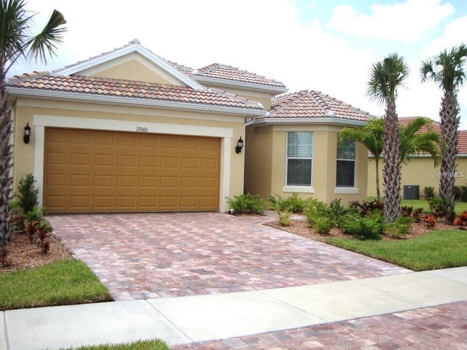 19365 Rizzuto St in Venice, FL - Building Photo