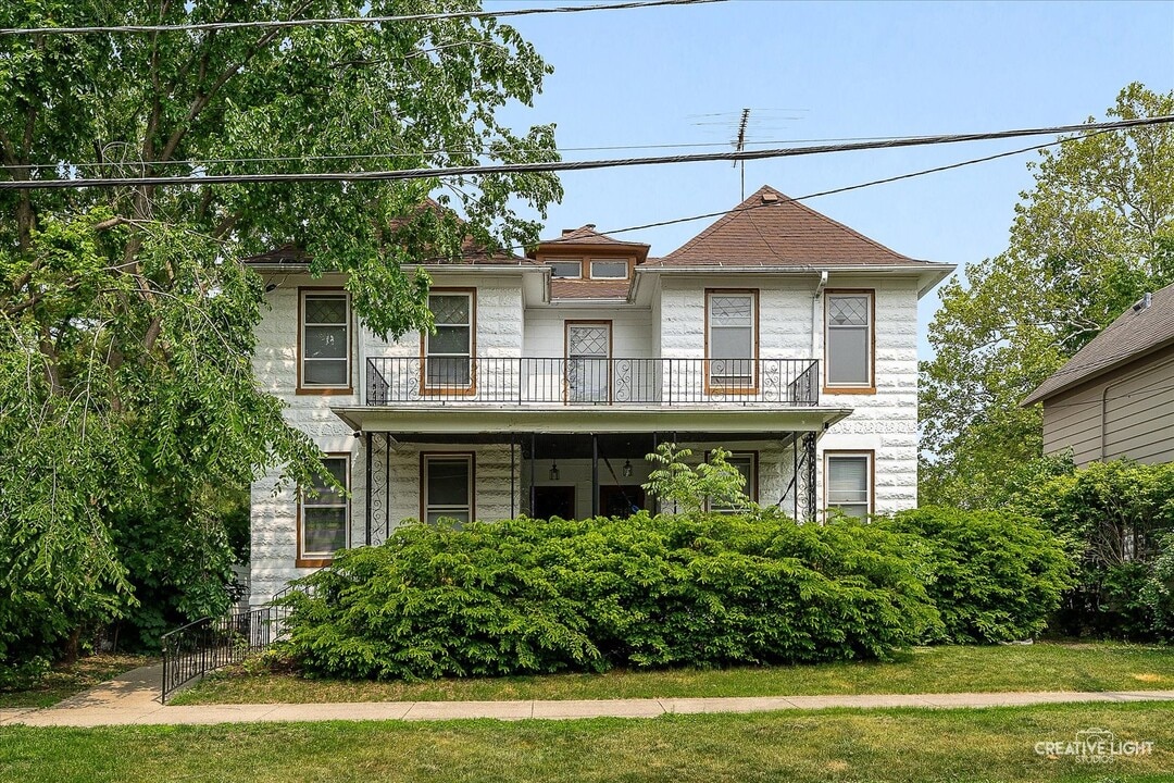 17 S Channing St in Elgin, IL - Building Photo
