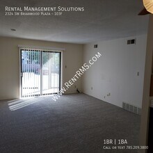 2324 SW Briarwood Plaza in Topeka, KS - Building Photo - Building Photo