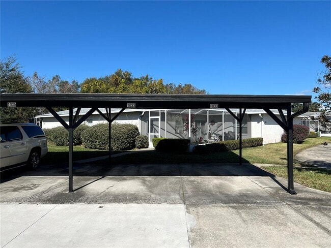 1033 Willow Dr in Leesburg, FL - Building Photo - Building Photo