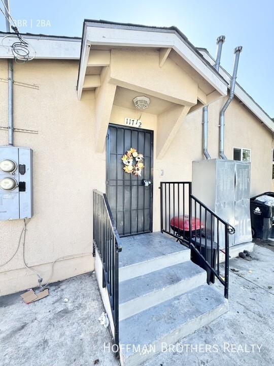 119 W 94th St in Los Angeles, CA - Building Photo