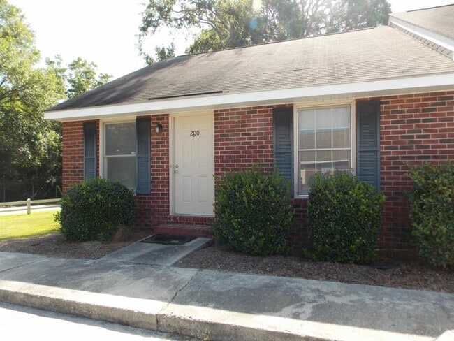 property at 140 Lanier Dr