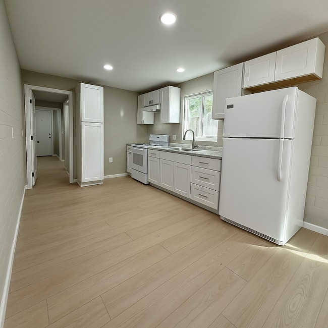120 W Blacklidge Dr