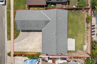 17551 Misty Ln in Huntington Beach, CA - Building Photo - Building Photo