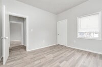 2315 Deutser St photo'