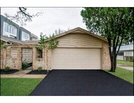 5814 Fairdale Ln in Houston, TX - Building Photo