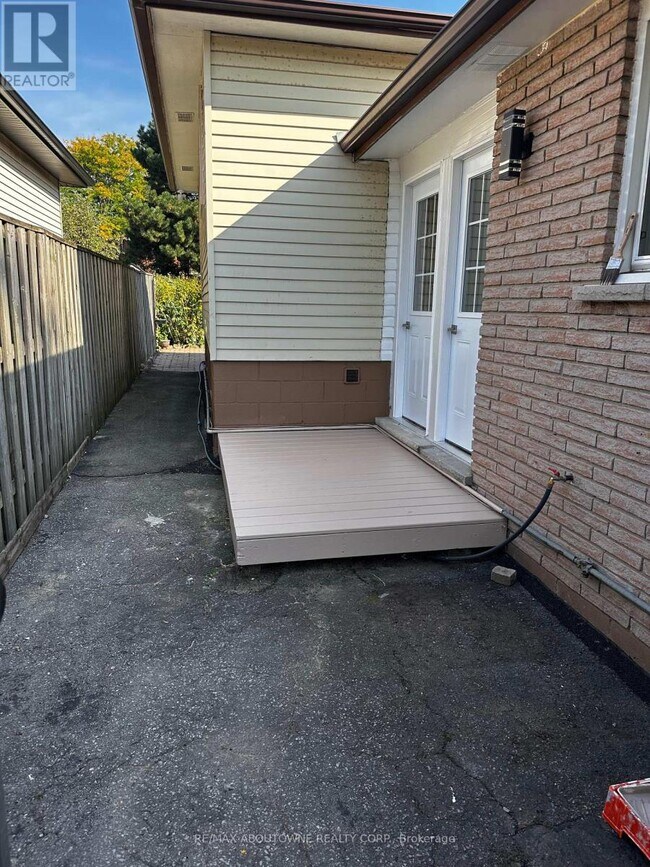 597 Upper Paradise Rd in Hamilton, ON - Building Photo - Building Photo