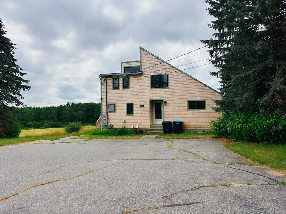 23 River Rd, Unit 1 in Stratham, NH - Building Photo