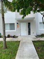 2759 NW 191st Terrace in Miami Gardens, FL - Building Photo