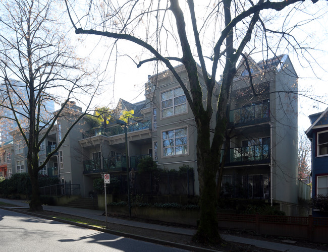 Ashbury Place in Vancouver, BC - Building Photo - Building Photo