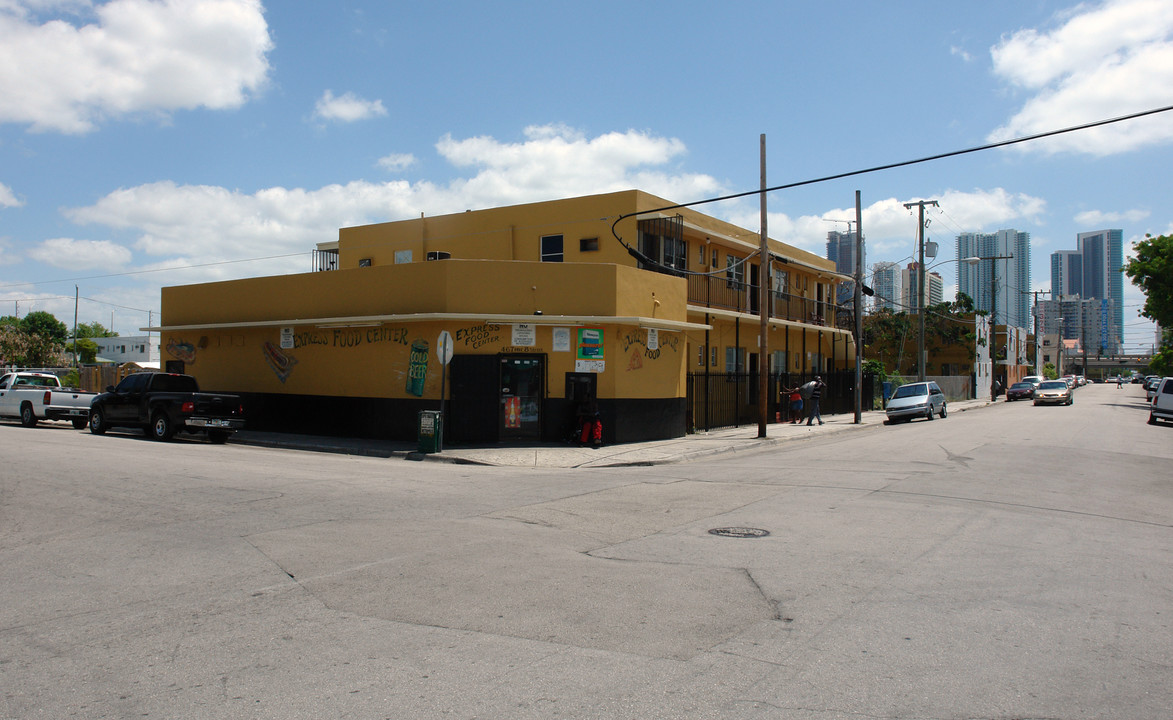 467-469 NW 8th St in Miami, FL - Building Photo