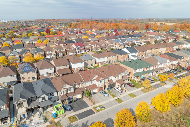 70 Gristone Cres in Toronto, ON - Building Photo - Building Photo