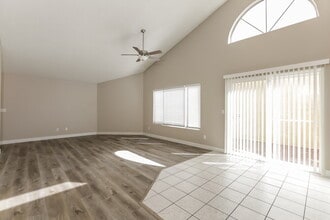 7761 Success Ct in Las Vegas, NV - Foto de edificio - Building Photo