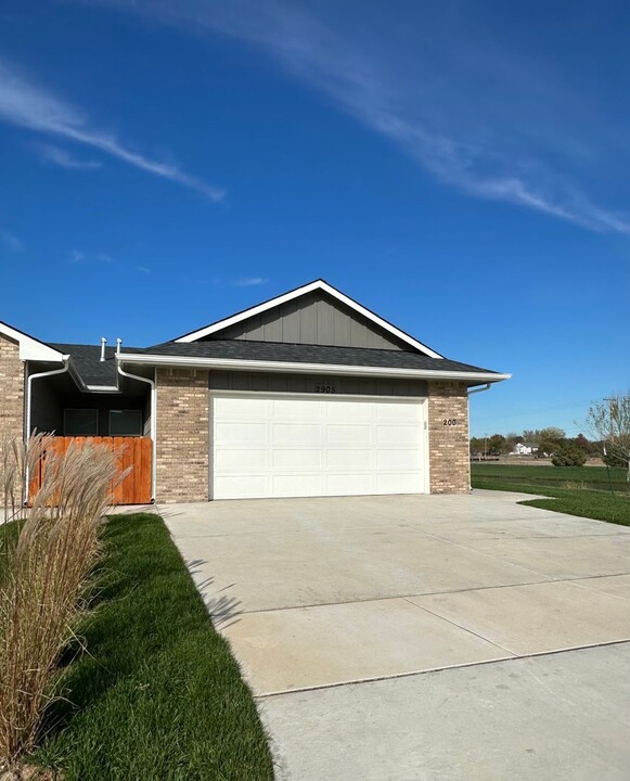 2905 South Maize Ct in Wichita, KS - Building Photo