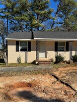 1240 Redding Rd in Milledgeville, GA - Building Photo