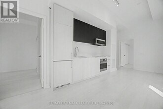 308 Jarvis St in Toronto, ON - Building Photo - Building Photo