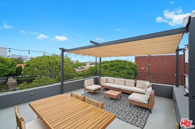 property at 420 S Beverwil Dr