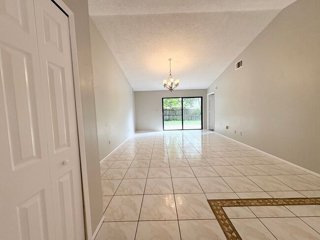 1128 Covington St in Oviedo, FL - Building Photo - Building Photo