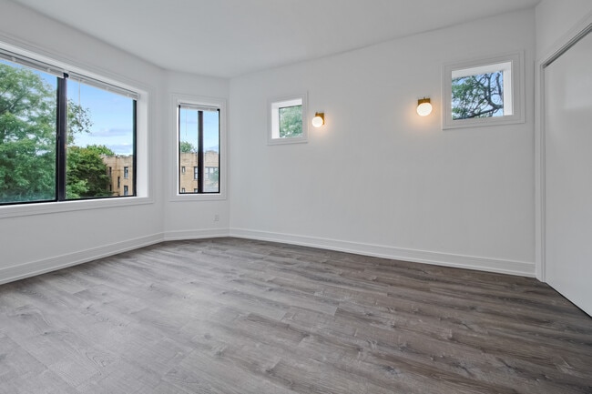 property at 1133 W Addison St