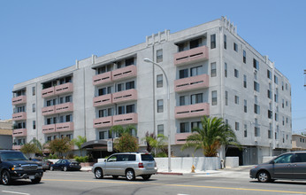 Overland Apartments in Culver City, CA - Building Photo - Building Photo