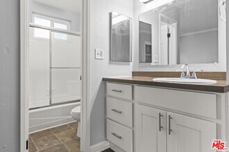 5555 Carlton Way in Los Angeles, CA - Building Photo - Building Photo