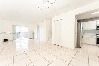 452 SW 2nd St in Miami, FL - Foto de edificio - Building Photo