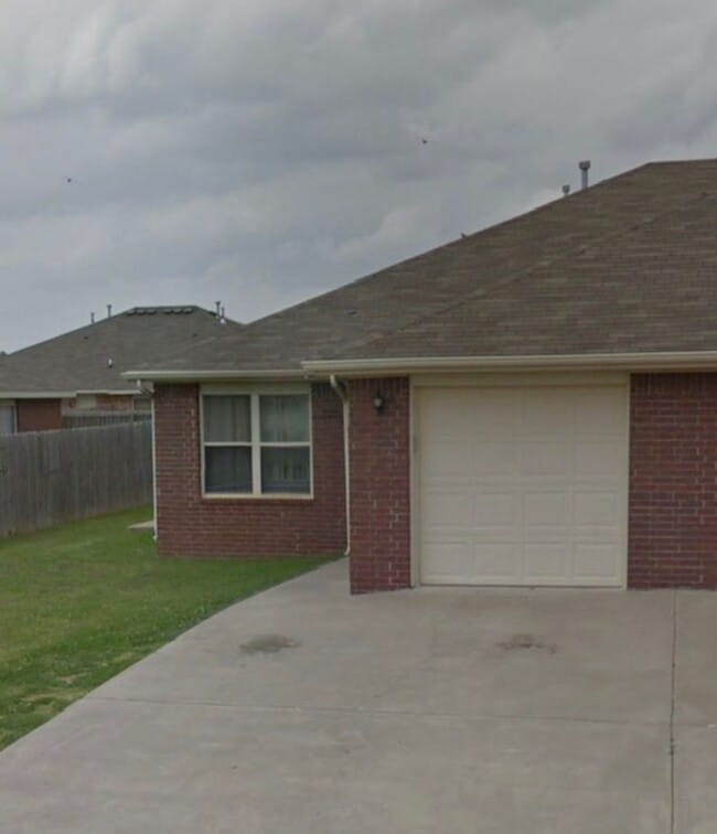 property at 317-319 E Asher Ct