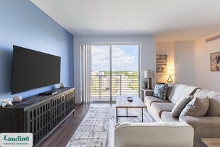200 NE 1st Ave, Unit 911 in Pompano Beach, FL - Building Photo