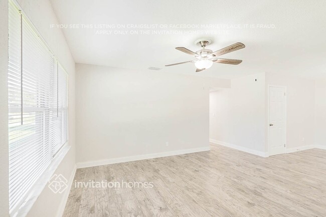 909 Skyview Dr in Brandon, FL - Building Photo - Building Photo