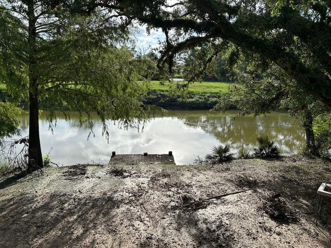 327 Bayou Rd in Danbury, TX - Building Photo - Building Photo