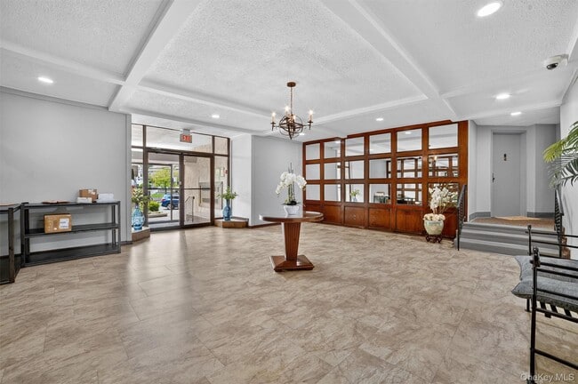 325 King St in Port Chester, NY - Building Photo - Building Photo