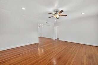 2328 McClendon St in Houston, TX - Building Photo - Building Photo