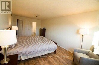 235 River Oaks Blvd W in Oakville, ON - Building Photo - Building Photo